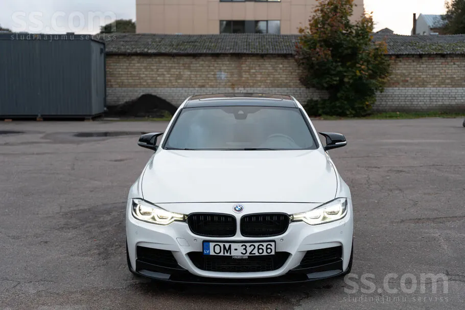 BMW 330 2013 photo 3