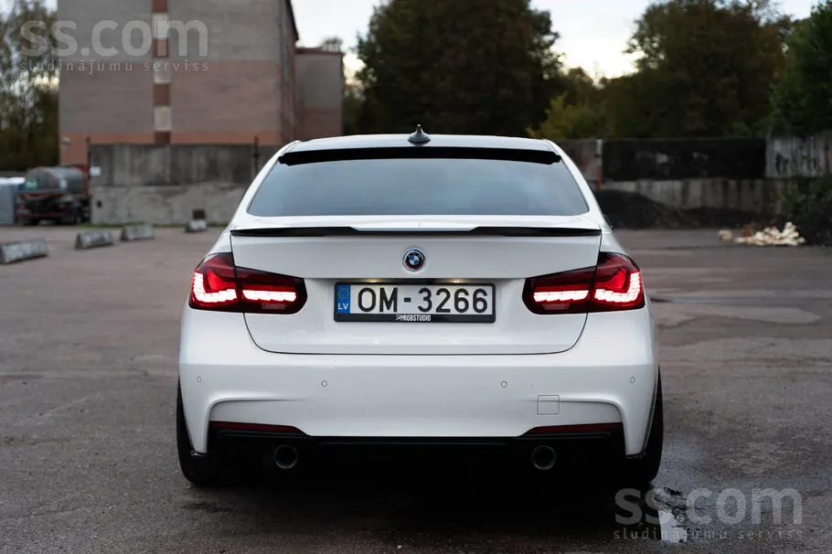 BMW 330 2013 photo 4