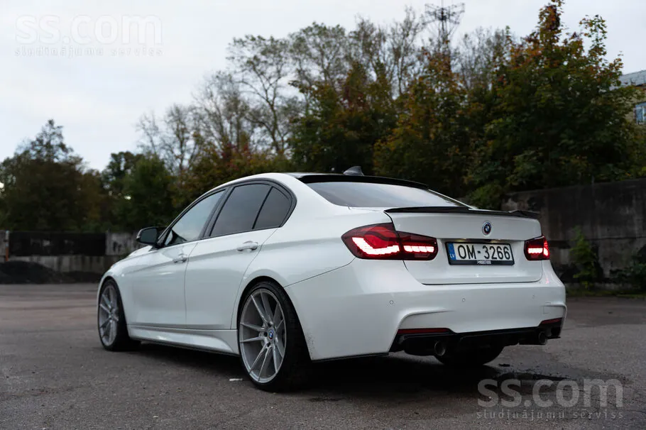 BMW 330 2013 photo 2