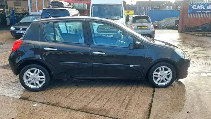 Renault Clio 2008 photo 2