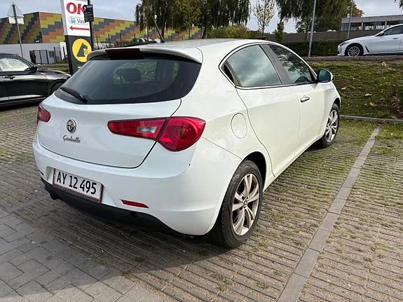 Alfa Romeo Giulietta 2012 photo 4