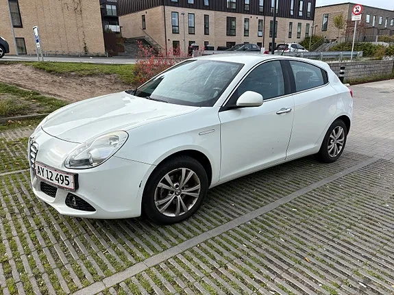 Alfa Romeo Giulietta 2012 photo 5