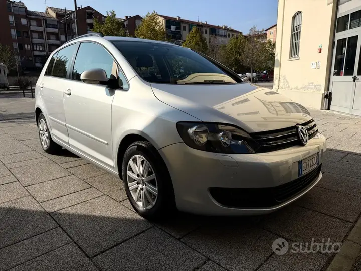 Volkswagen Golf 2010 photo 2