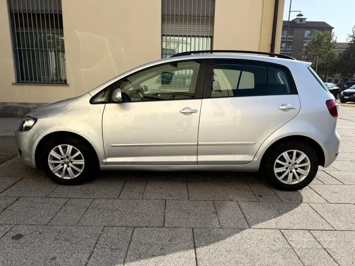 Volkswagen Golf 2010 photo 4