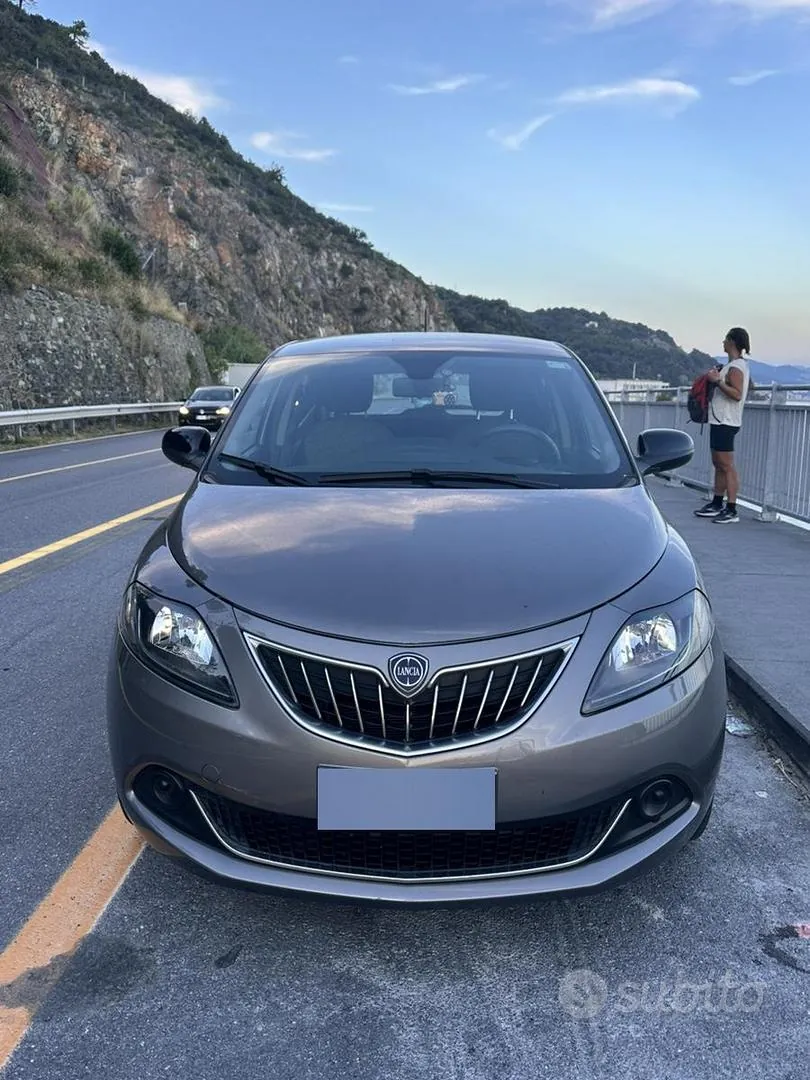 Lancia Ypsilon