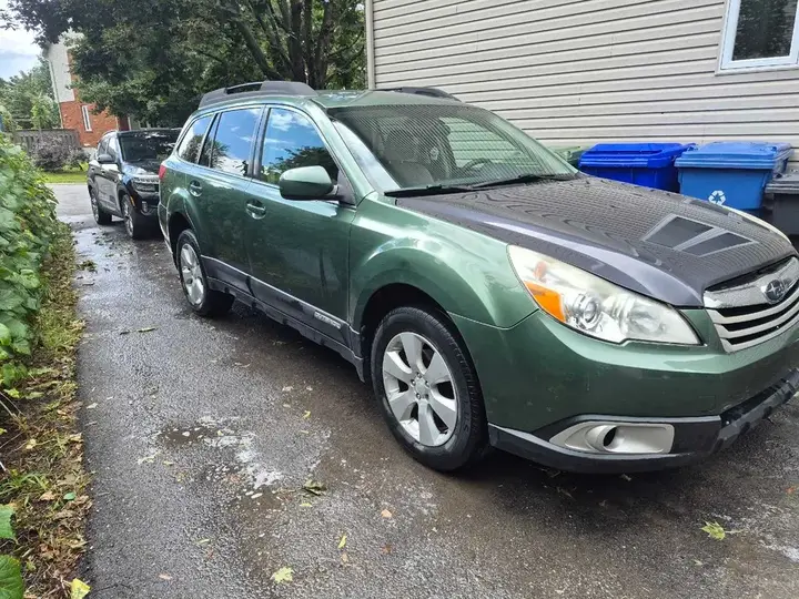 Subaru Outback 2012 photo 2