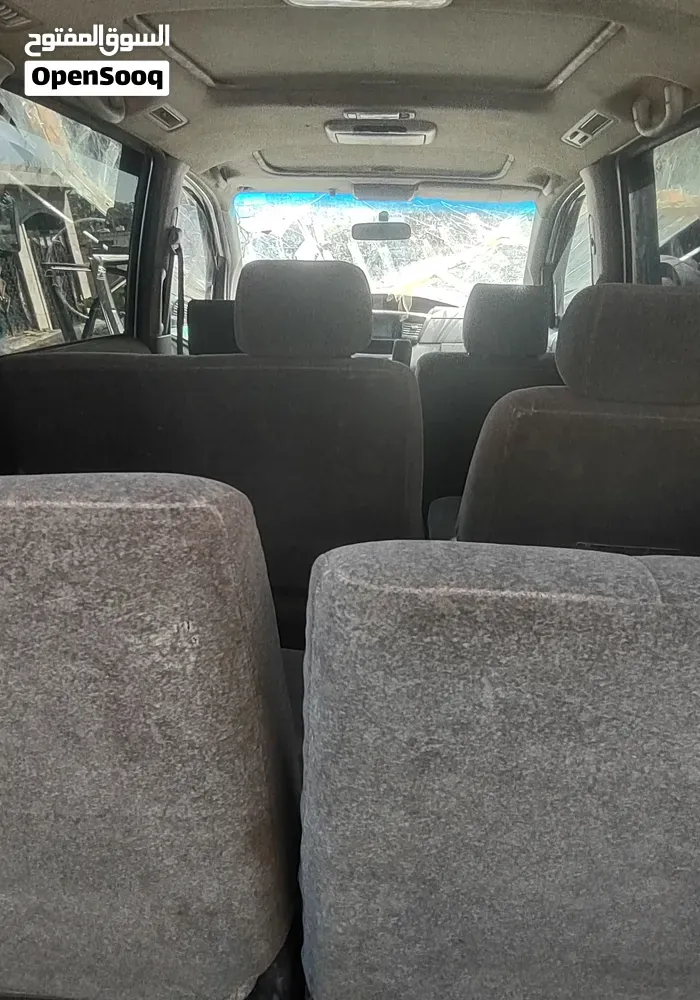 Toyota Voxy 2005 photo 2