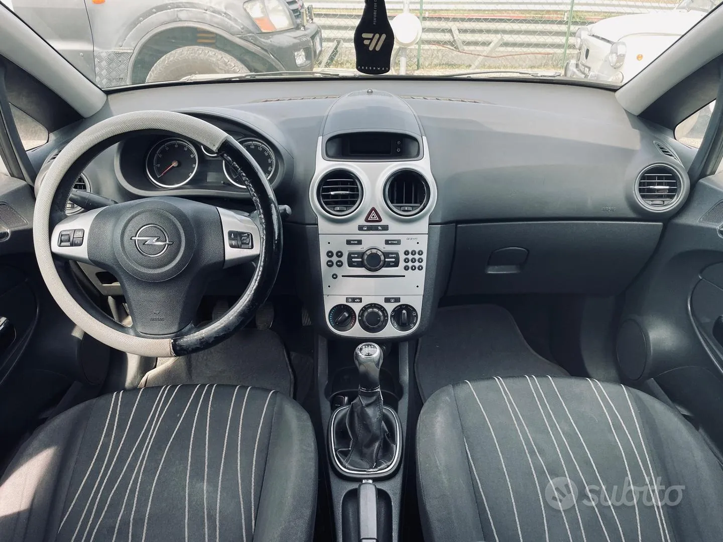 Opel Corsa 2010 photo 5
