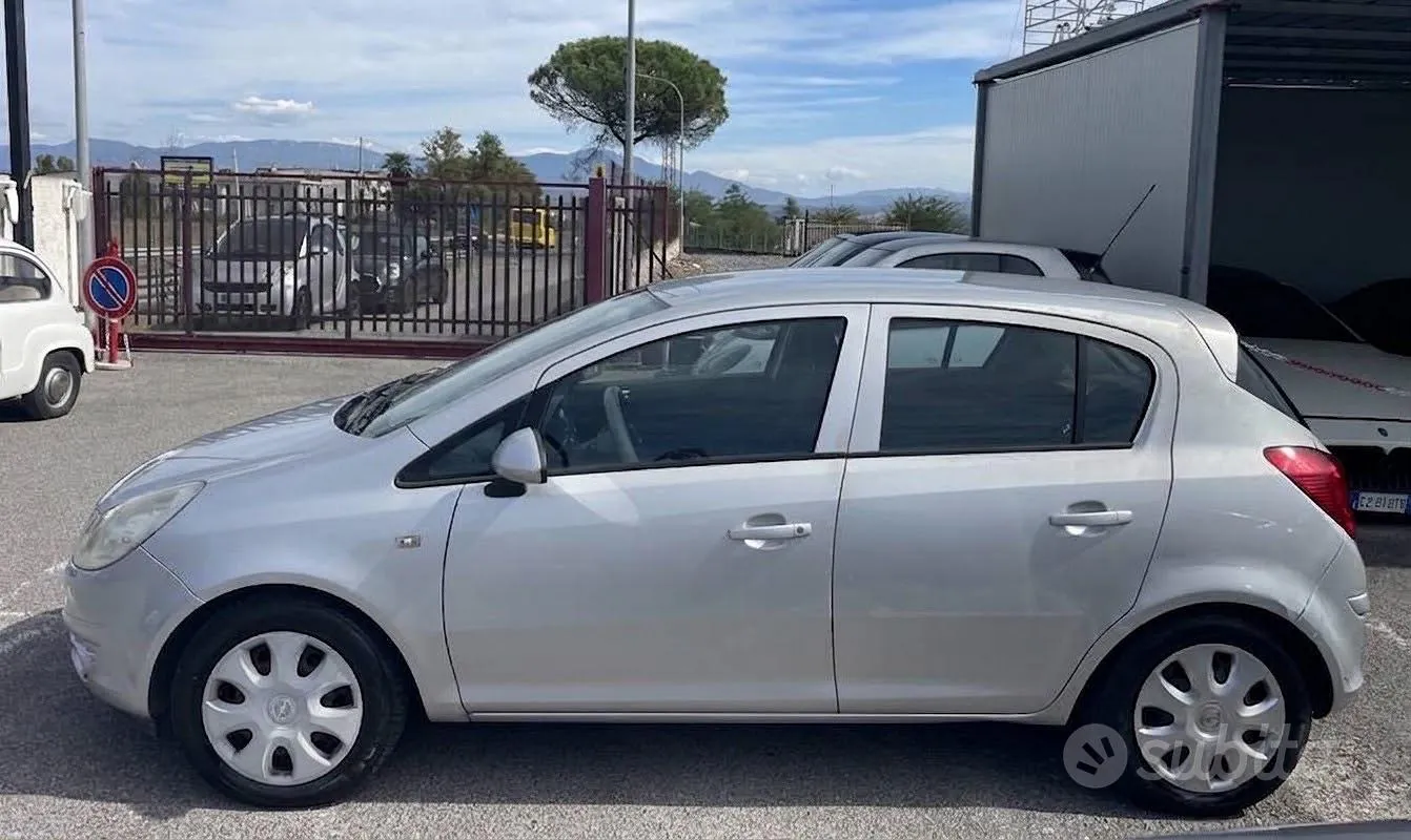 Opel Corsa 2010 photo 2