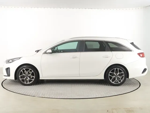 Kia Ceed Sw 2019 photo 2