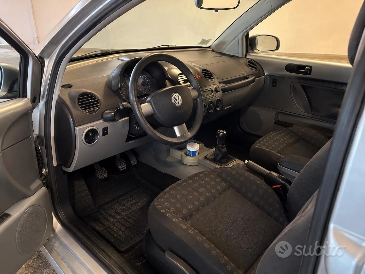 Volkswagen New Beetle 2002 photo 3