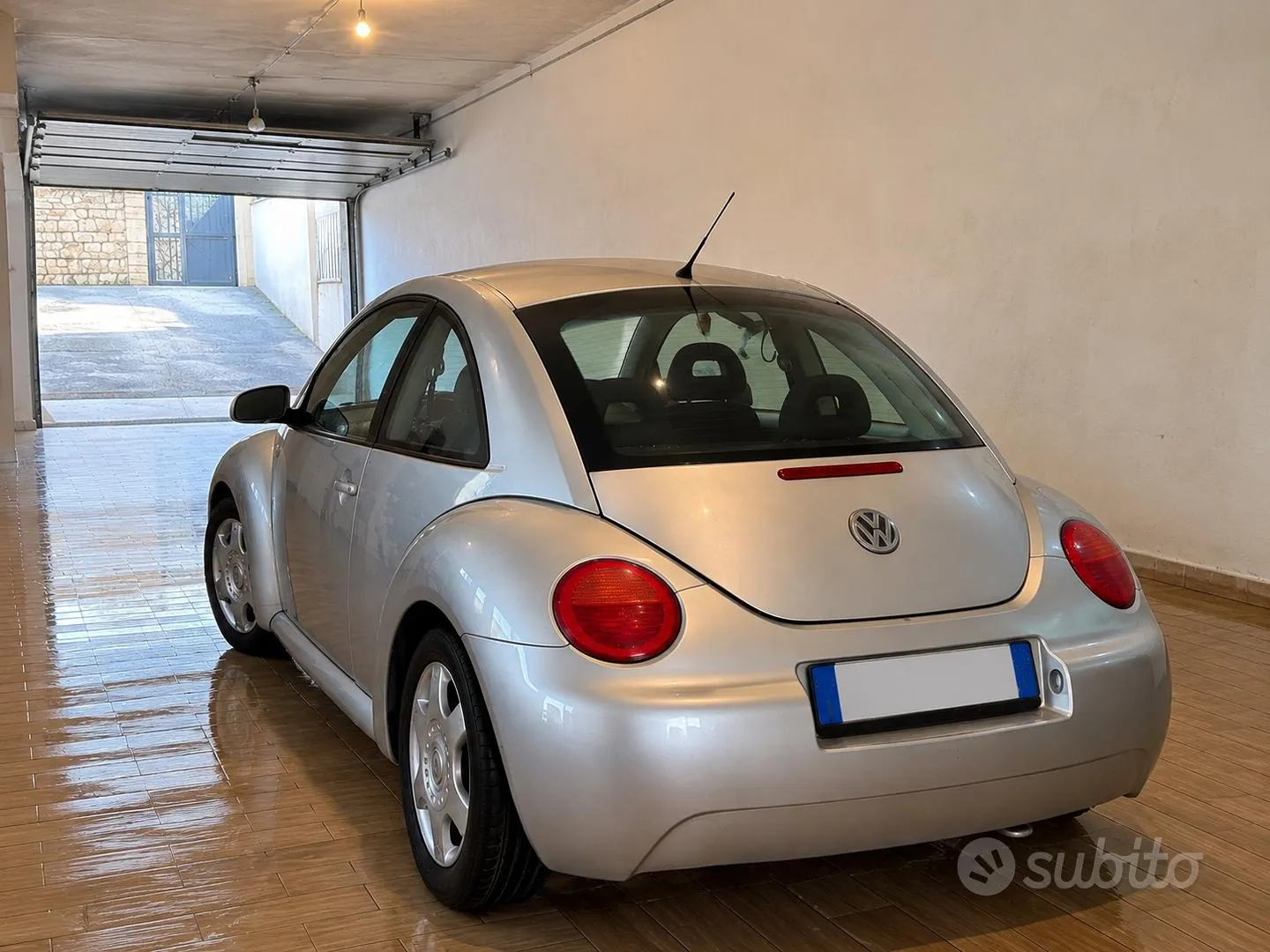 Volkswagen New Beetle 2002 photo 2