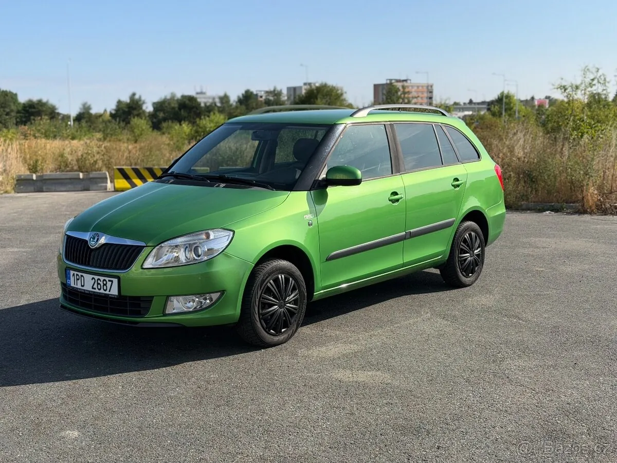Skoda Fabia 2011 photo 2