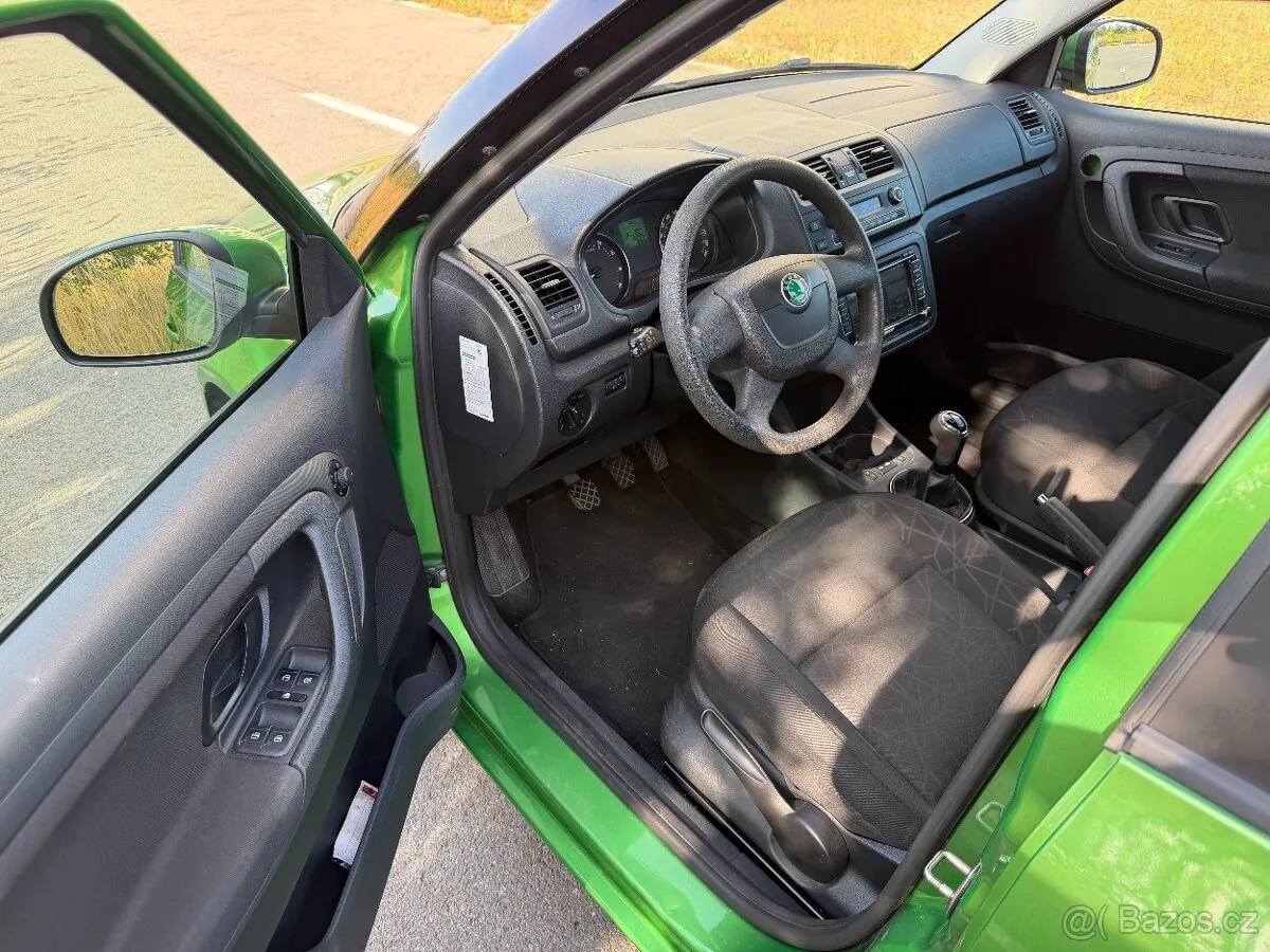 Skoda Fabia 2011 photo 5