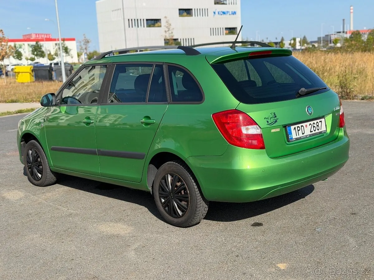 Skoda Fabia 2011 photo 3