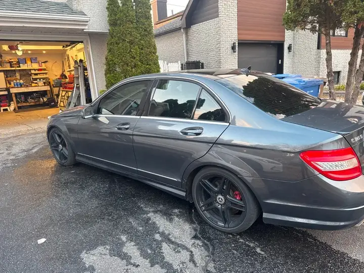 Mercedes-Benz C-Class 2011 photo 2