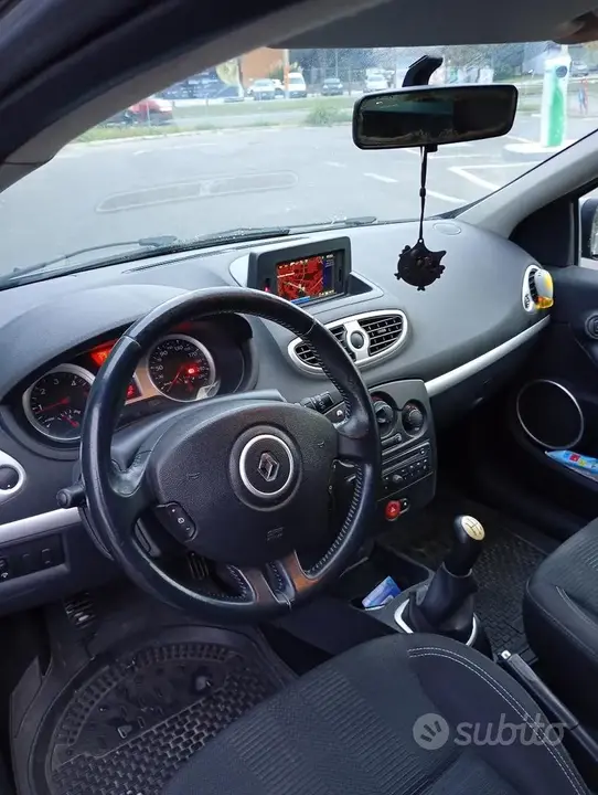 Renault Clio 2011 photo 4