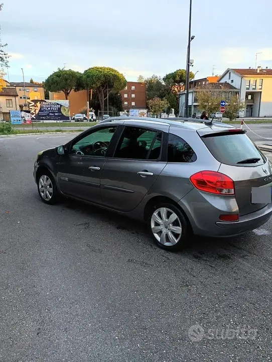 Renault Clio 2011 photo 2