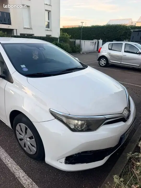 Toyota Auris 2017 photo 2