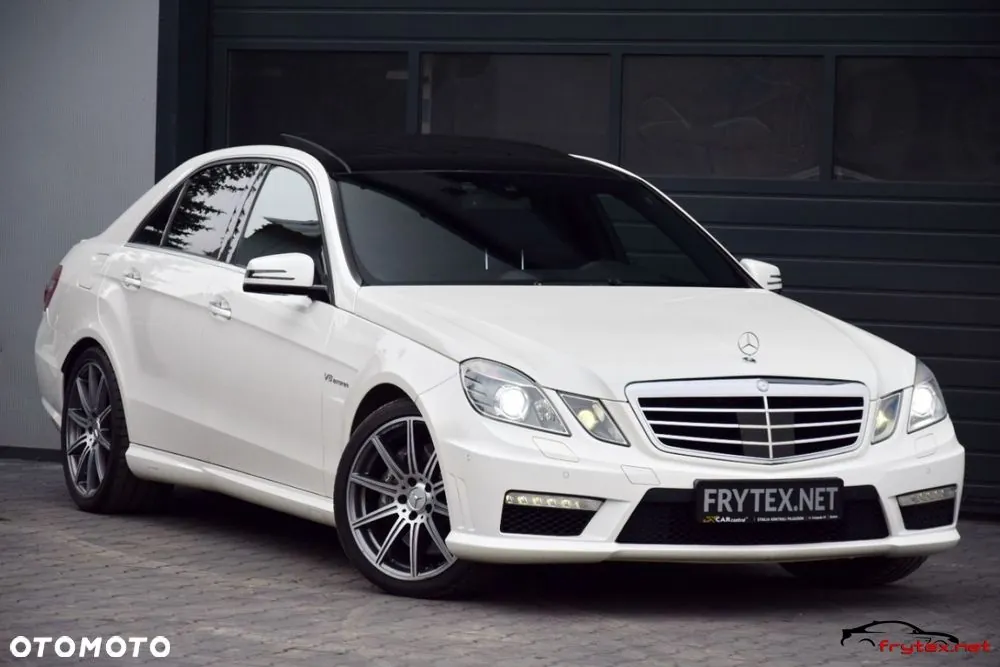 Mercedes-Benz E-Class 2011 photo 2
