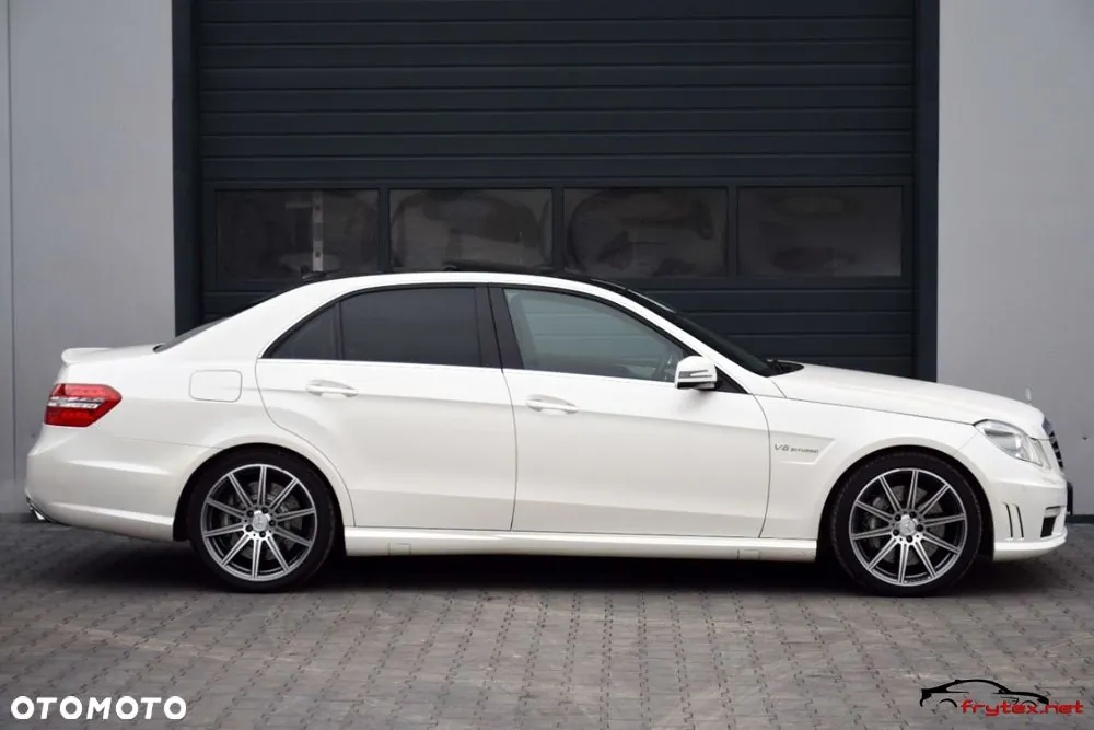 Mercedes-Benz E-Class 2011 photo 4