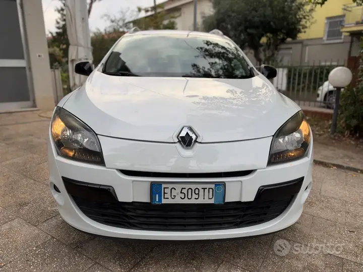 Renault Megane 2011 photo 3