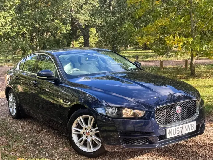Jaguar Xe 2017 photo 4