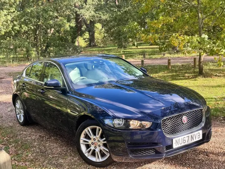 Jaguar Xe 2017 photo 5