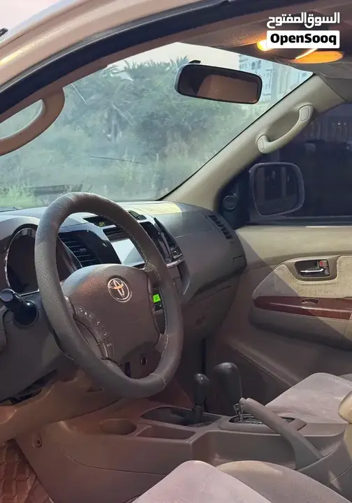 Toyota Fortuner 2011 photo 2