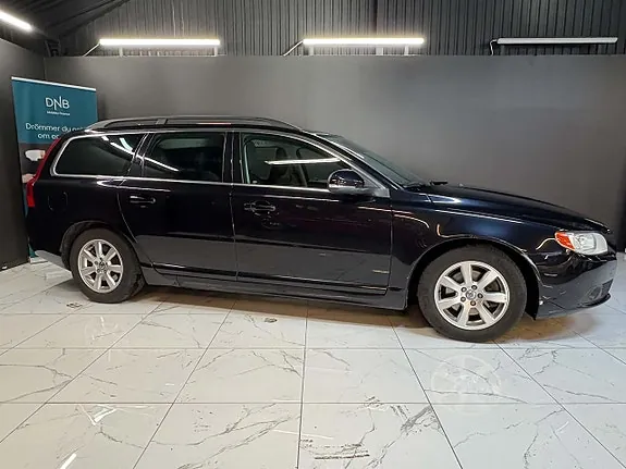 Volvo V70 2012 photo 2