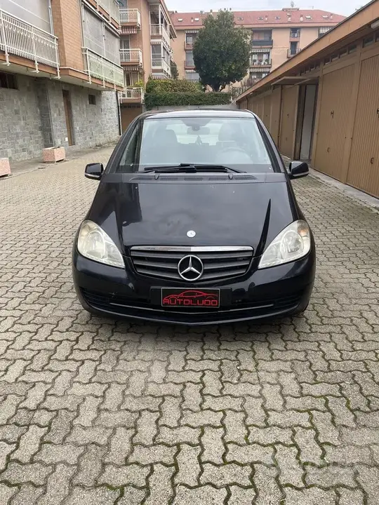 Mercedes-Benz A 160 2011 photo 2