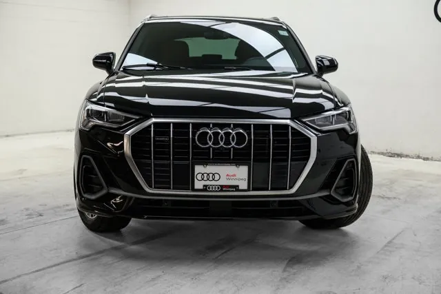 Audi Q3 2023 photo 2