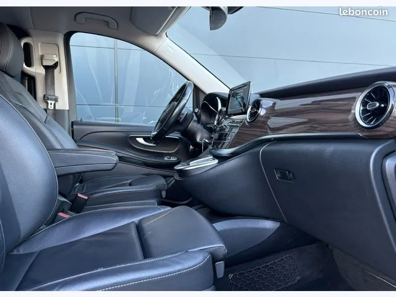 Mercedes-Benz V 2023 photo 4
