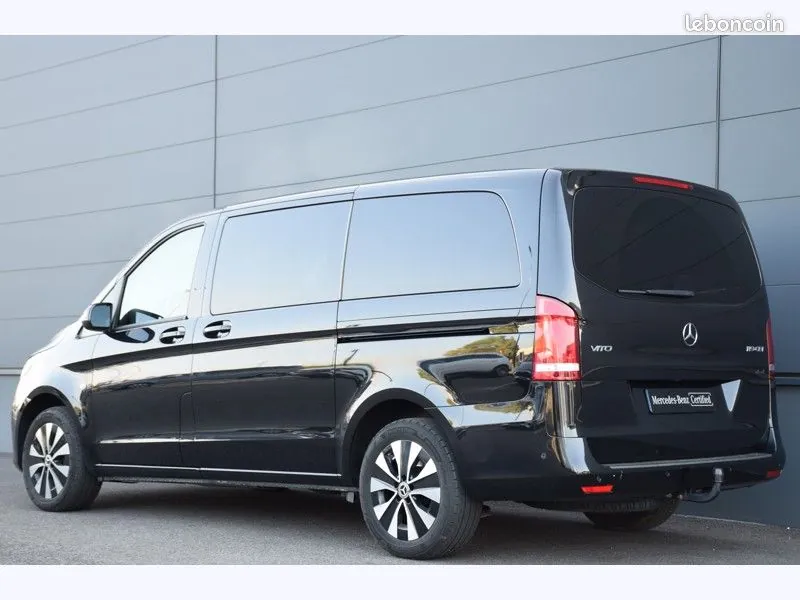 Mercedes-Benz V 2023 photo 3