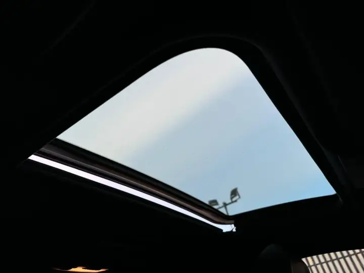 BMW 3 Series 2008 photo 2