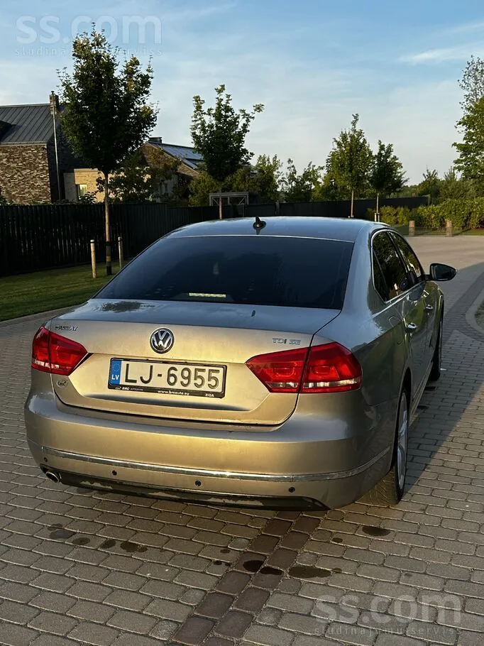 Volkswagen Passat 2012 photo 5
