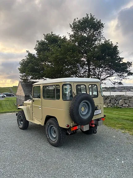 Toyota Land Cruiser 1982 photo 2
