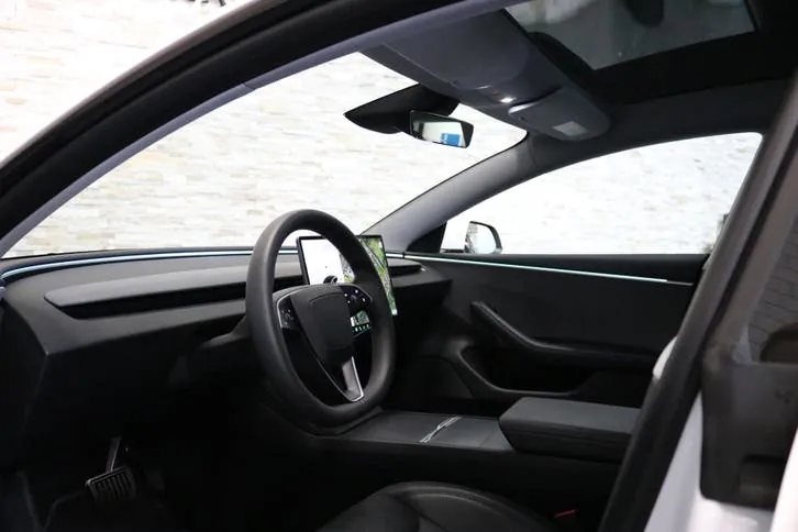 Tesla Model 3 2024 photo 3