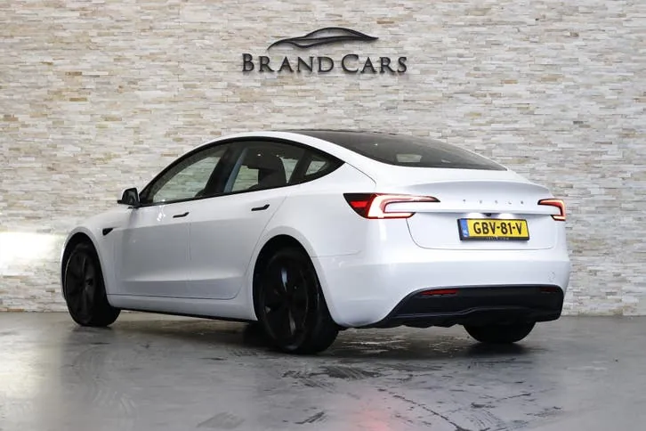 Tesla Model 3 2024 photo 2