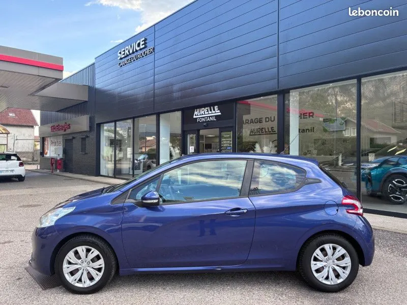 Peugeot 208 2013 photo 2