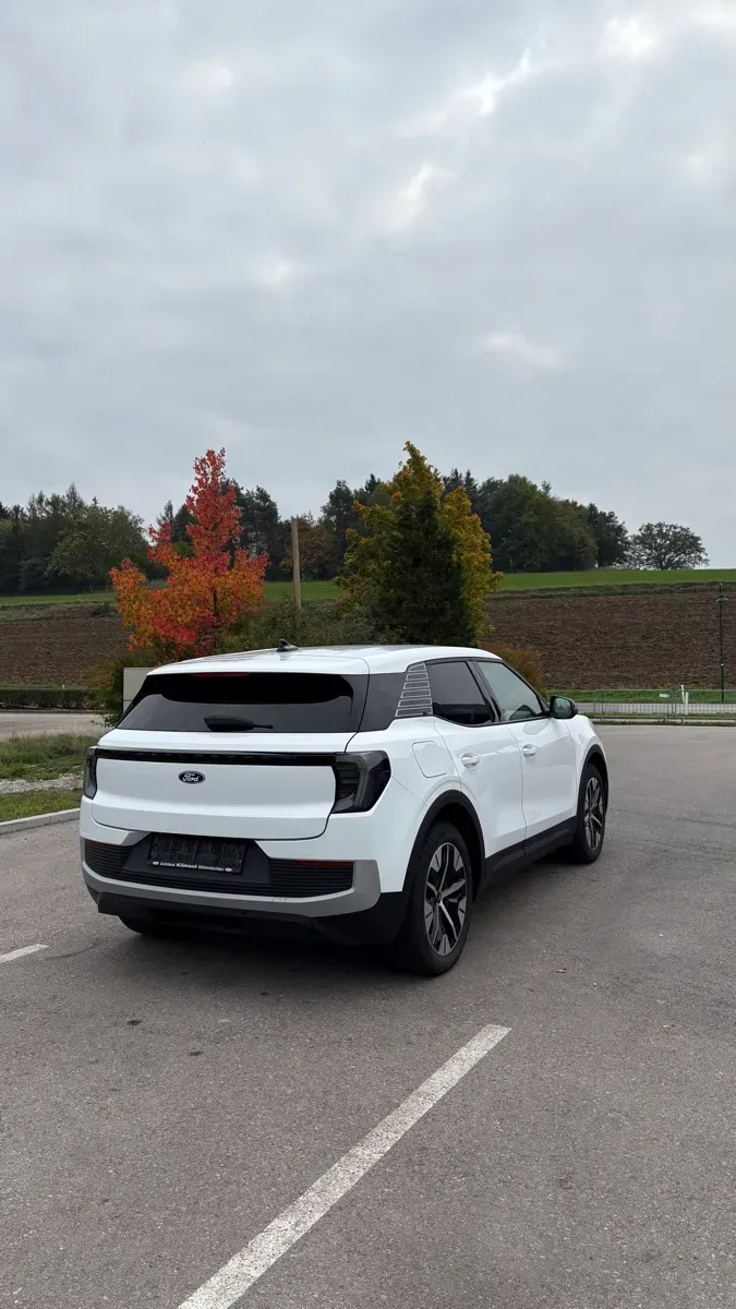 Ford Explorer 2024 photo 3