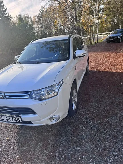 Mitsubishi Outlander 2014 photo 2