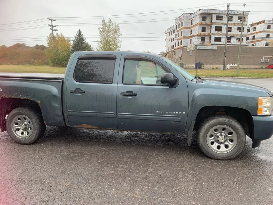 Chevrolet Silverado 1500 2009 photo 2