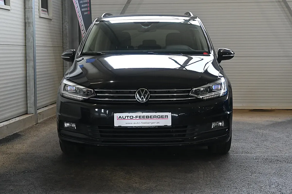 Volkswagen Touran 2021 photo 2