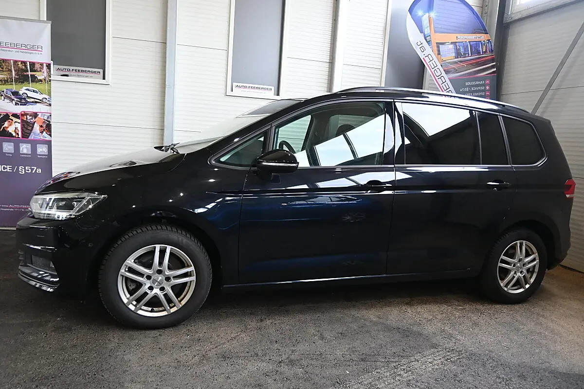 Volkswagen Touran 2021 photo 3