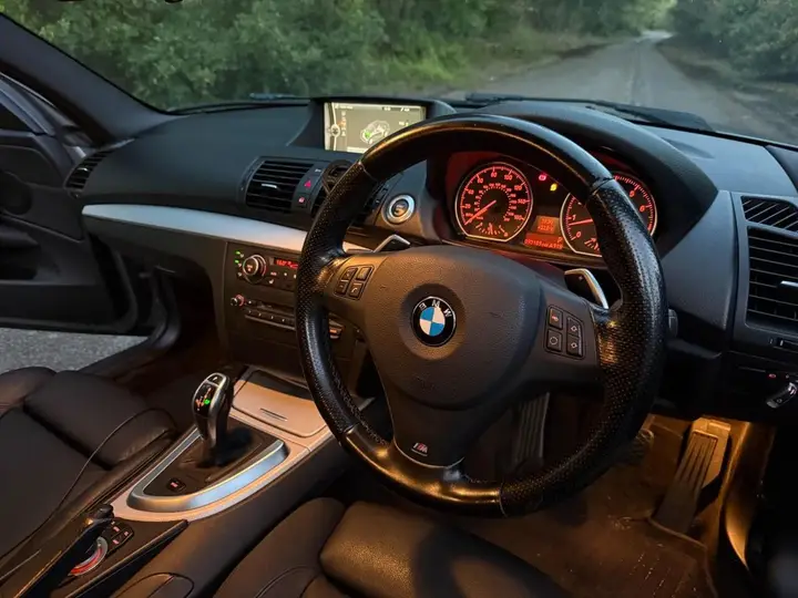 BMW 1 Series 2011 photo 2
