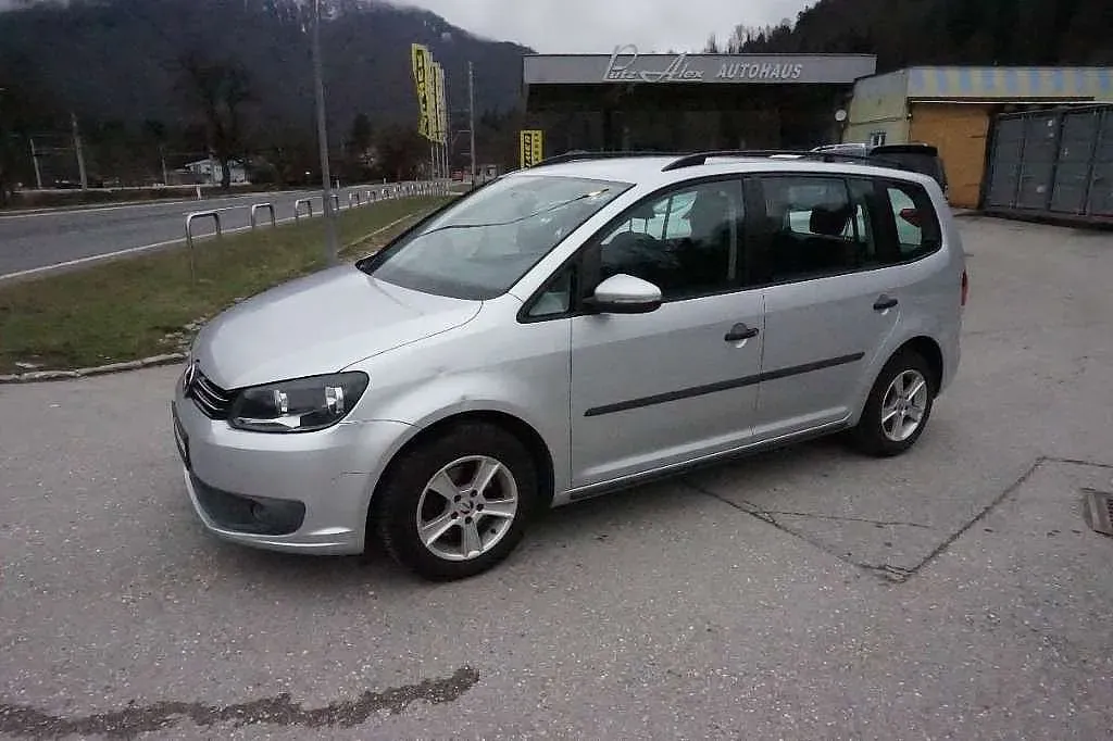 Volkswagen Touran 2011 photo 2