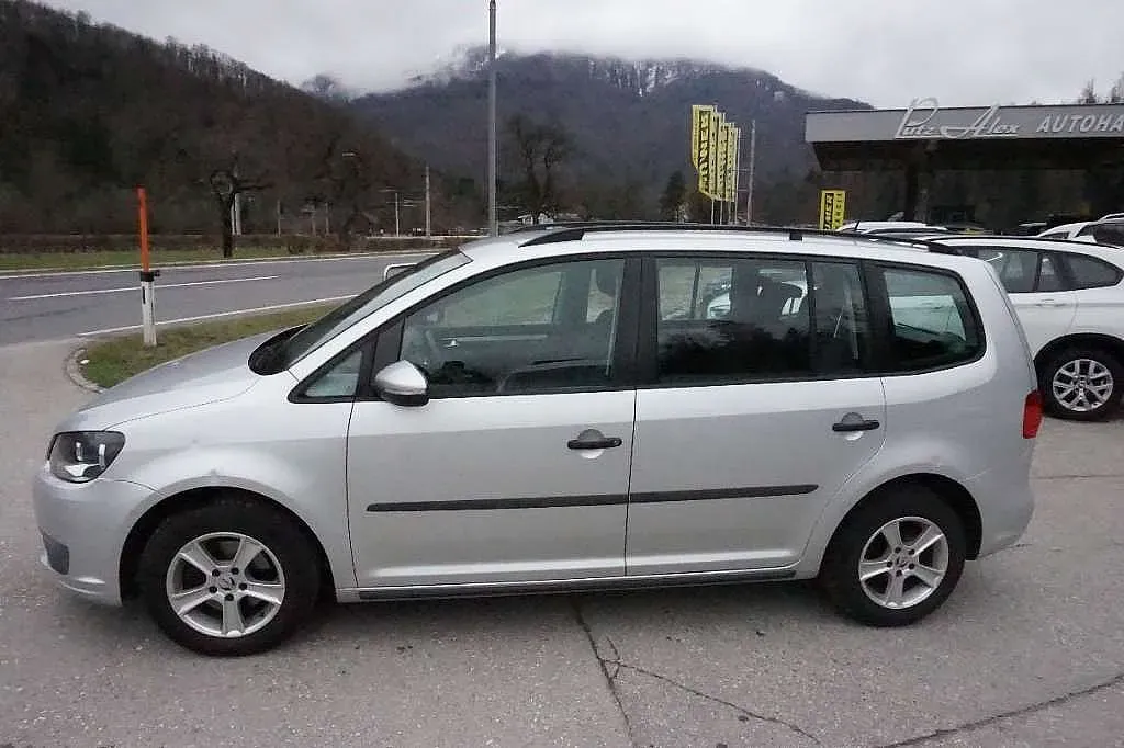Volkswagen Touran 2011 photo 3