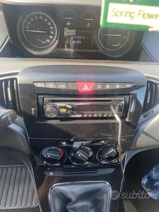 Lancia Ypsilon 2016 photo 2