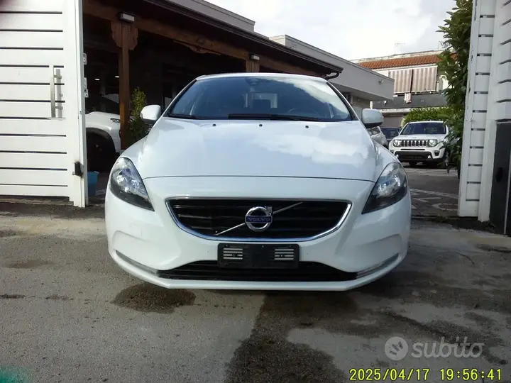 Volvo V40 2016 photo 2